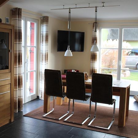 Fischer'S Ferienhaus Ruegen Mit Sauna Und Kamin Ummanz Esterno foto