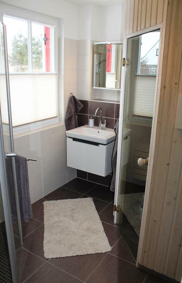 Fischer'S Ferienhaus Ruegen Mit Sauna Und Kamin Ummanz Esterno foto